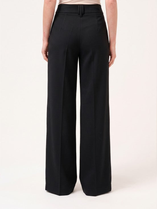 Calça larga lisa Cristina Barros na cor Preto, vista 2
