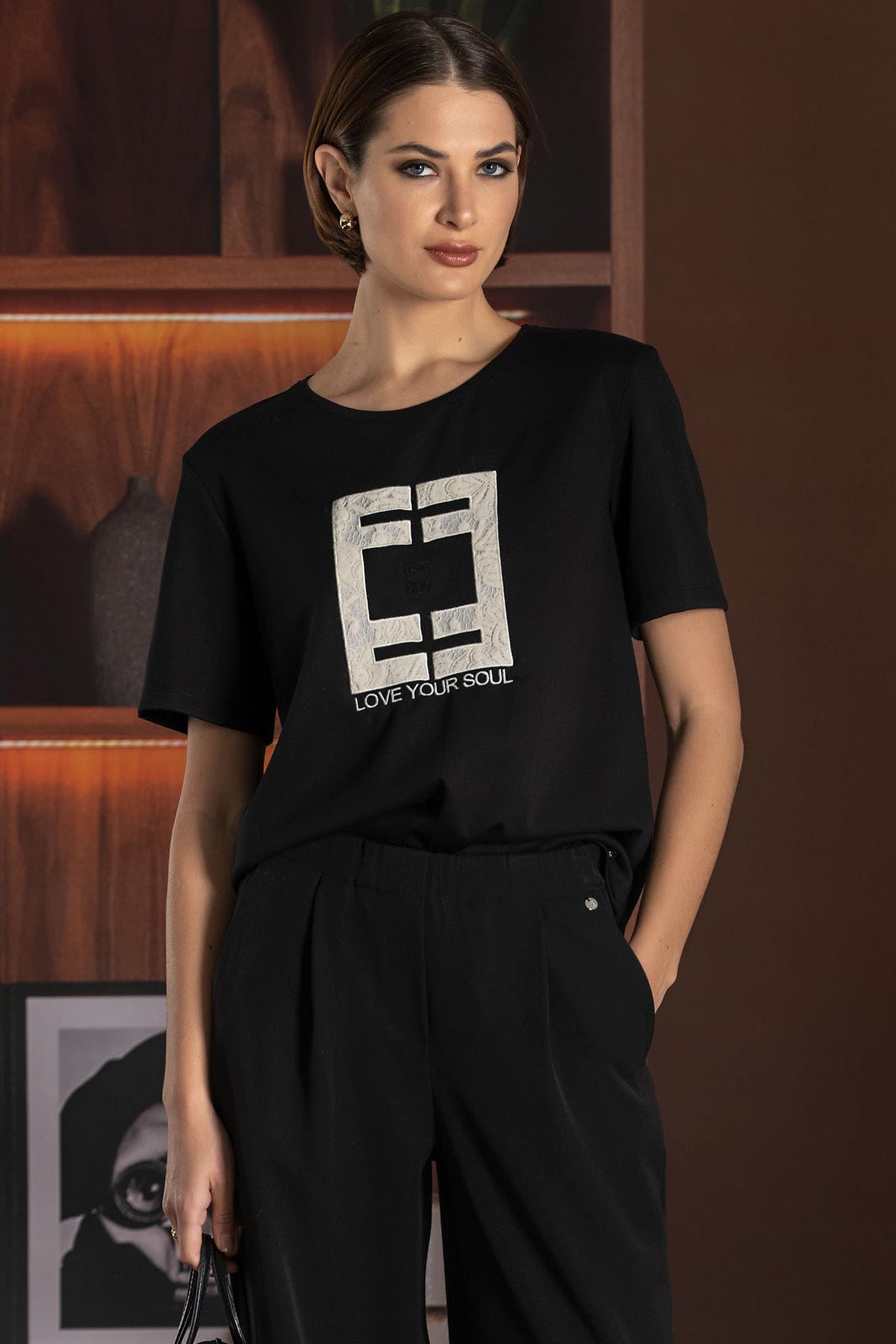 T-Shirt com Painel — Foursoul | Preto detalhe
