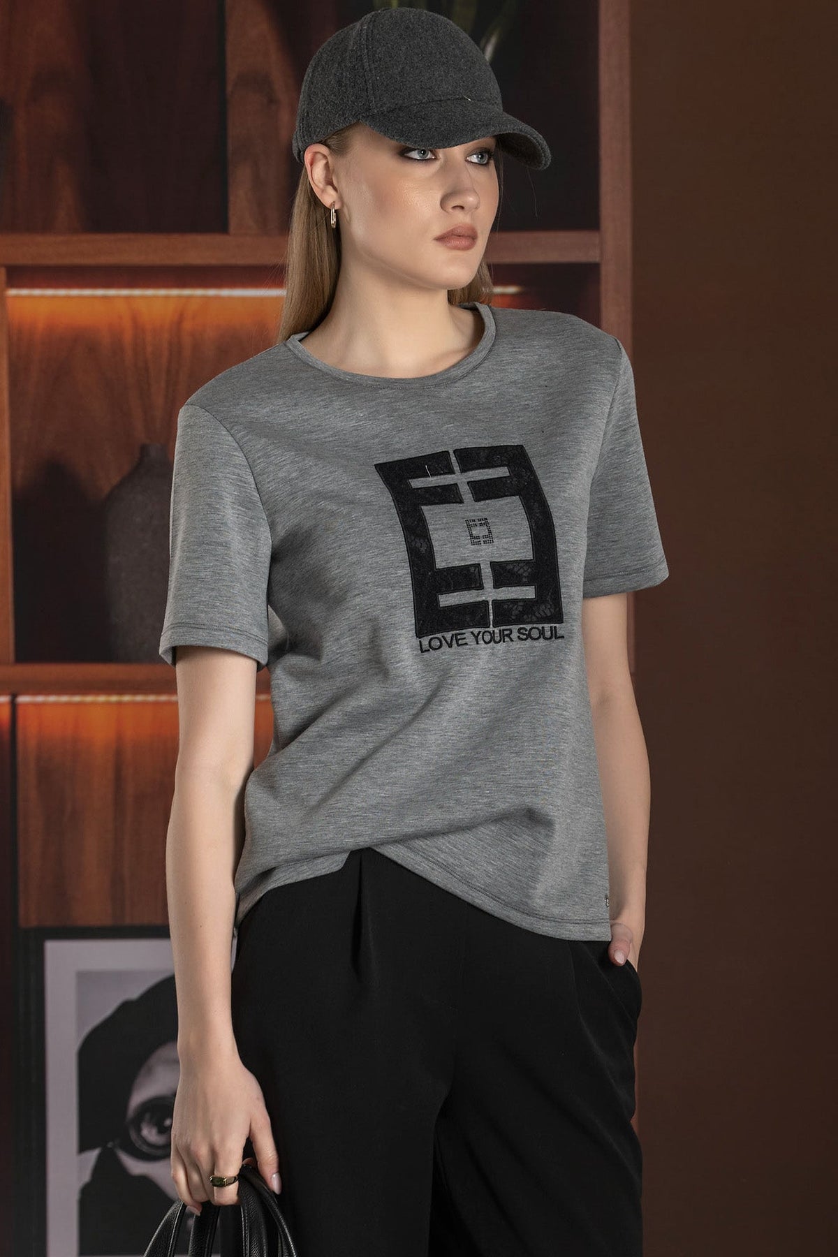 T-Shirt com Painel — Foursoul | Cinzento detalhe
