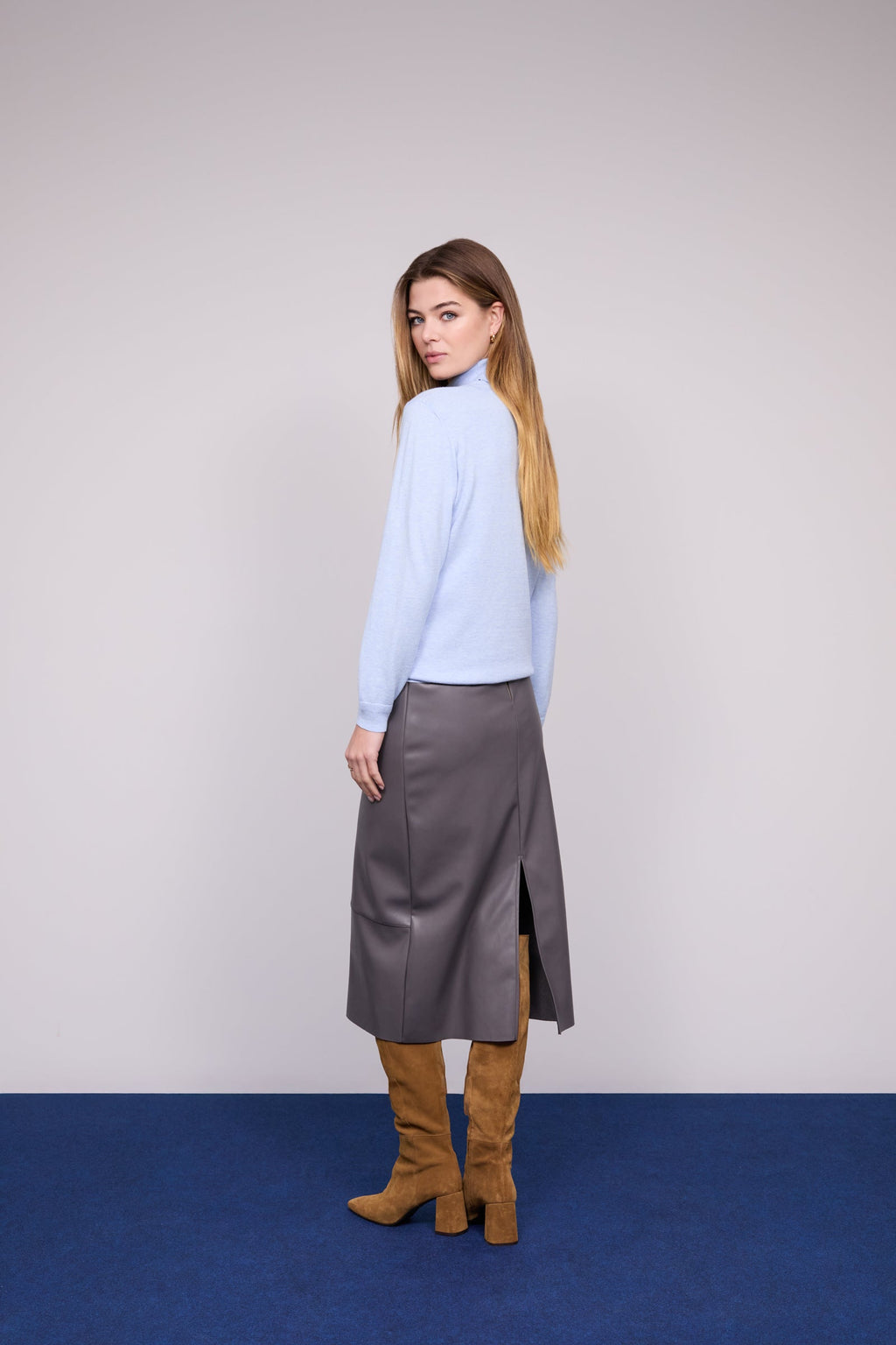 Camisola Gola Alta Básica — Guimanos | Look 2