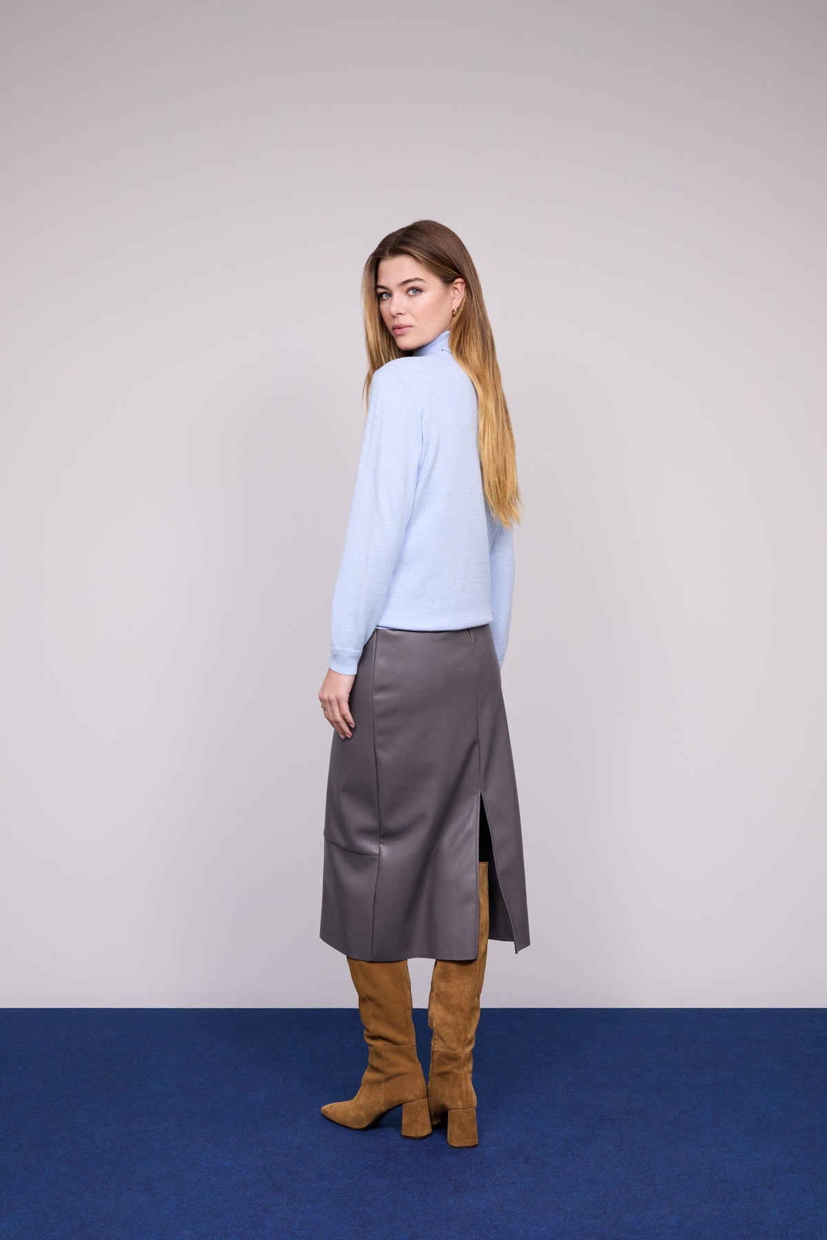 Camisola Gola Alta Básica — Guimanos | Look 2
