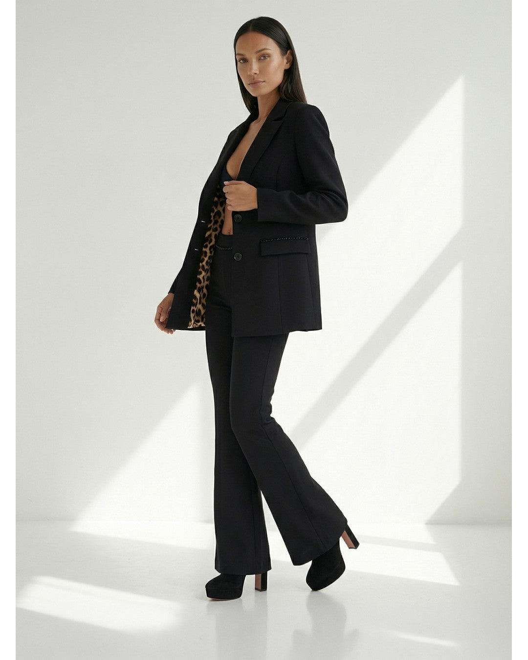 Blazer preto com pormenor de missangas Scripta - vista 3